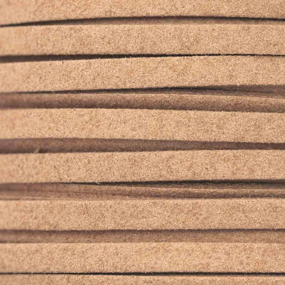 Snor, mørk beige, ruskind 4 mm x 1,5 m Tax