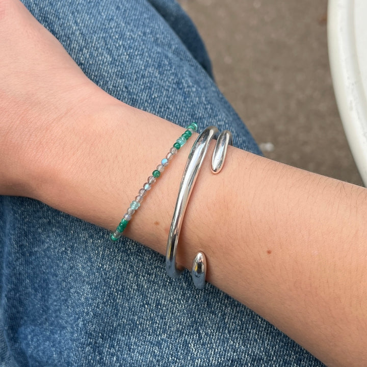 Find Armbånd, turkis og grå halvædelsten, 16 - 18 cm hos Beadhouse of Copenhagen i dag, med en altid hurtig levering!