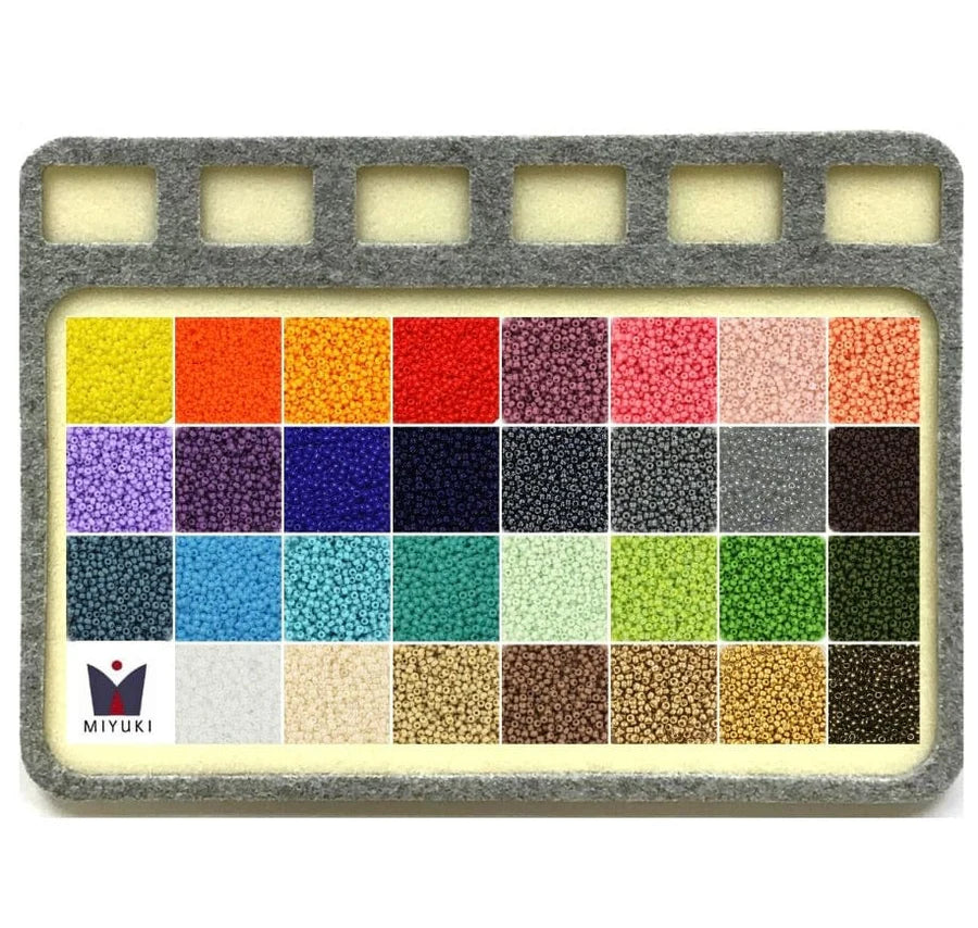 Find Miyuki sæt, kit med seed bead perler, perlemåtte og guides, 31 farver hos Beadhouse of Copenhagen i dag, med en altid hurtig levering!