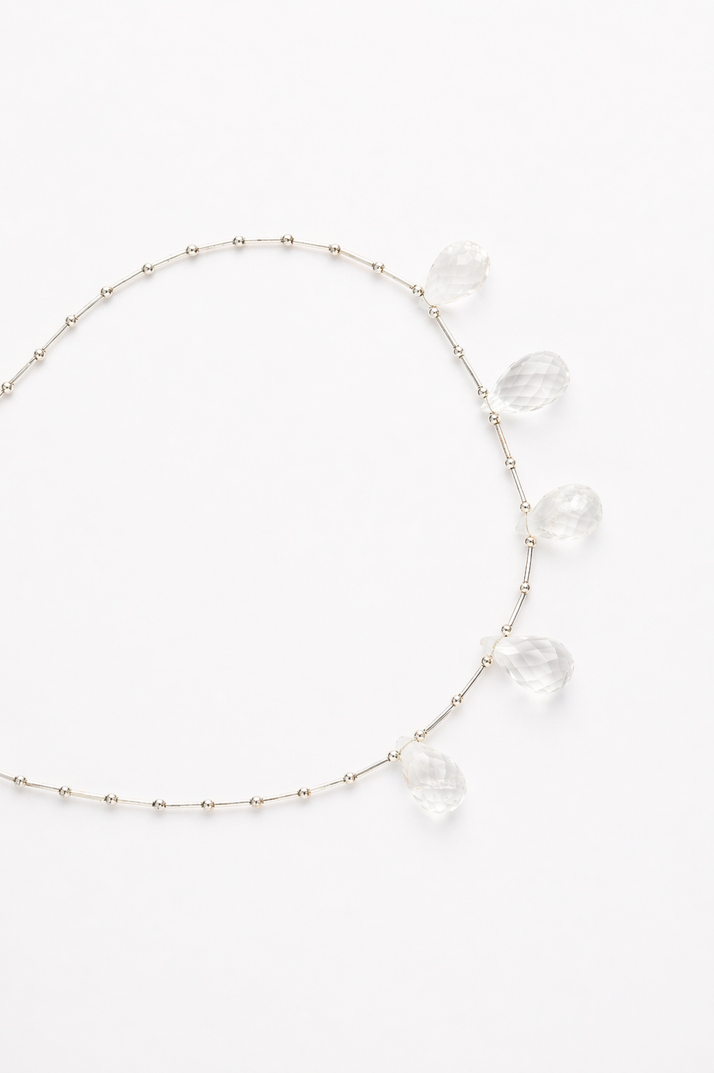 Finden Sie Halskette, Sterlingsilber, Bergkristall, Tropfen, 42 cm in unserer großen Auswahl an Halsketten unter Beadhouse von Kopenhagen heute. Denken Sie daran, dass der Versand ab 400 DKK kostenlos ist