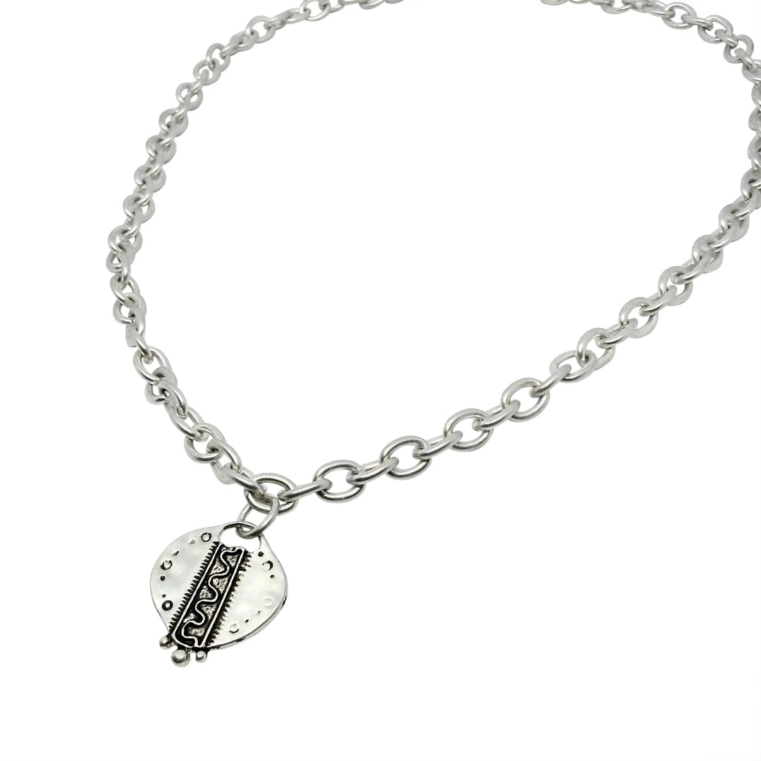 Halskette, runde Ankerkette mit Amulett, Messing versilbert, 47 cm 