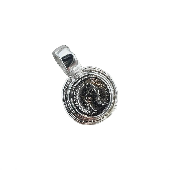 Anhänger, Münze, versilbertes Messing. 31 x 25 mm 