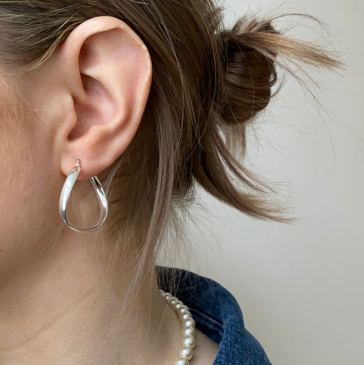 Find Øreringe, twistede hoops, sterlingsølv, 30 x 4 mm hos Beadhouse of Copenhagen i dag, med en altid hurtig levering!