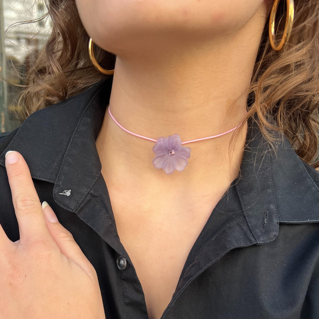Find Halskæde, lædersnor m. plast blomst, flere varianter hos Beadhouse of Copenhagen i dag, med en altid hurtig levering!