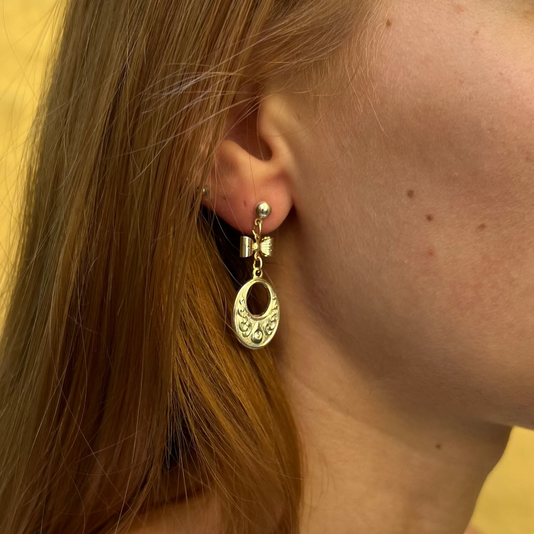 Finden Sie Ohrringe, Ohrstecker mit Schleife, versilbertes und vergoldetes Messing in unserer großen Auswahl an Ohrringen bei Beadhouse von Kopenhagen heute. Denken Sie daran, dass der Versand ab 400 DKK kostenlos ist