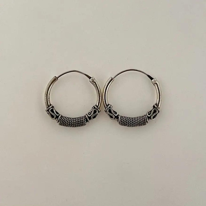 Øreringe, hoops med snoning og bølger, sterlingsølv, 22-25 mm Beadhouse of Copenhagen