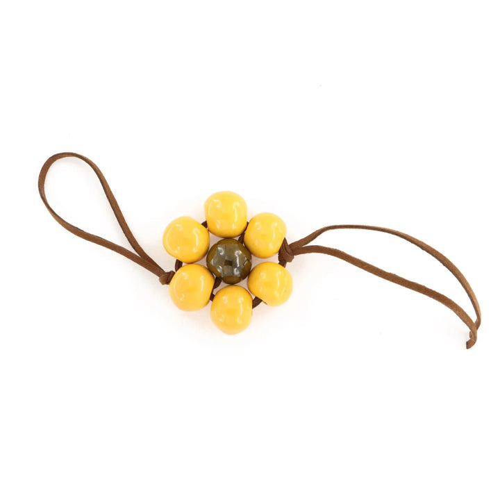 Taschenanhänger, Blume, Keramik, braunes Wildleder, mehrere Varianten Beadhouse von Kopenhagen