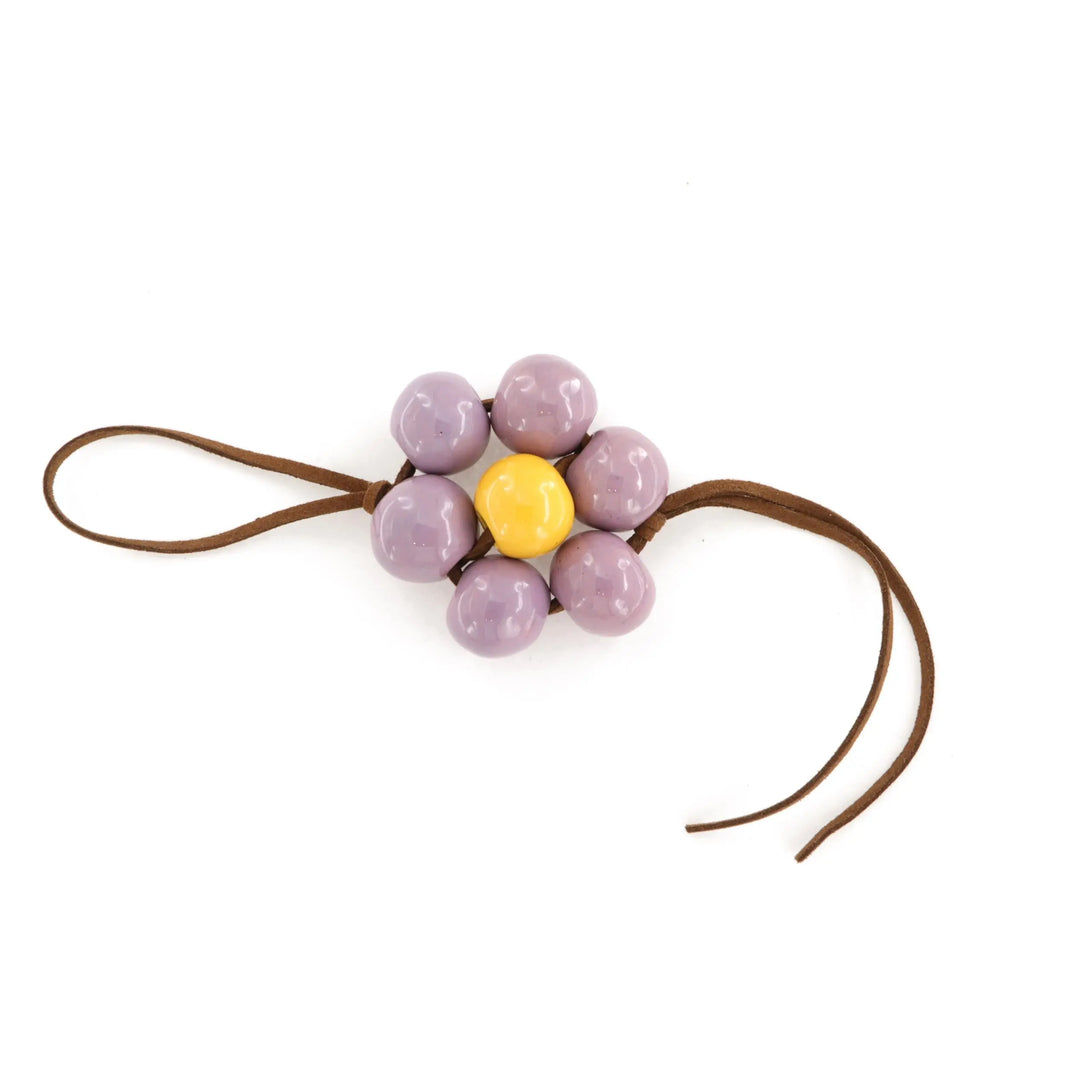 Taschenanhänger, Blume, Keramik, braunes Wildleder, mehrere Varianten Beadhouse von Kopenhagen