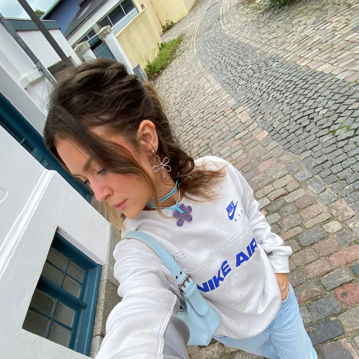 Find Øreringe, ørestikkere blomst kontur, forsølvet messing hos Beadhouse of Copenhagen i dag, med en altid hurtig levering!
