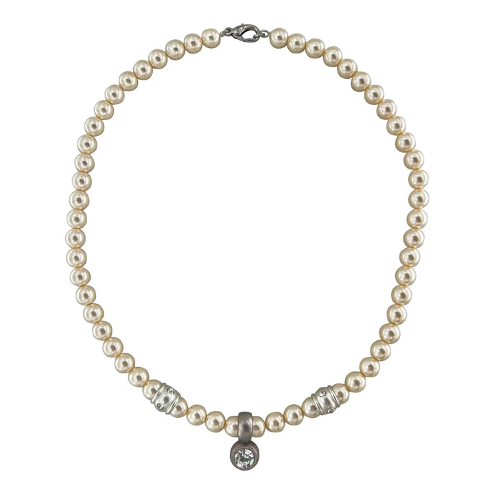 Halskæde, beige voksperler med krystal vedhæng, forsølvet messing 