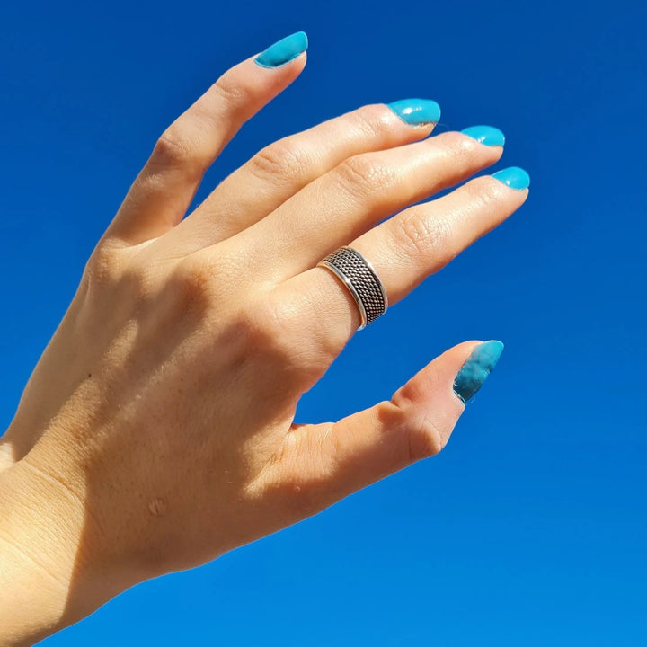 Fingerring, bred med snoninger, sterlingsølv Beadhouse of Copenhagen