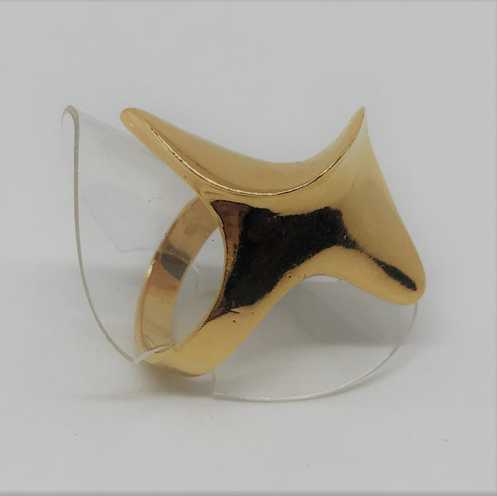 Find Fingerring, twisted, forgyldt sterlingsølv hos Beadhouse of Copenhagen i dag, med en altid hurtig levering!