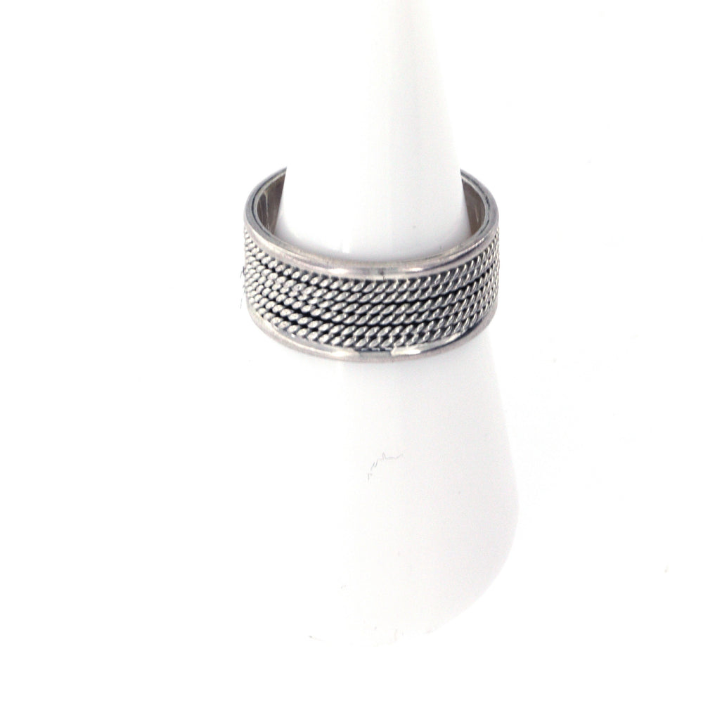 Find Fingerring, bred med snoninger ii, sterlingsølv hos Beadhouse of Copenhagen i dag, med en altid hurtig levering!
