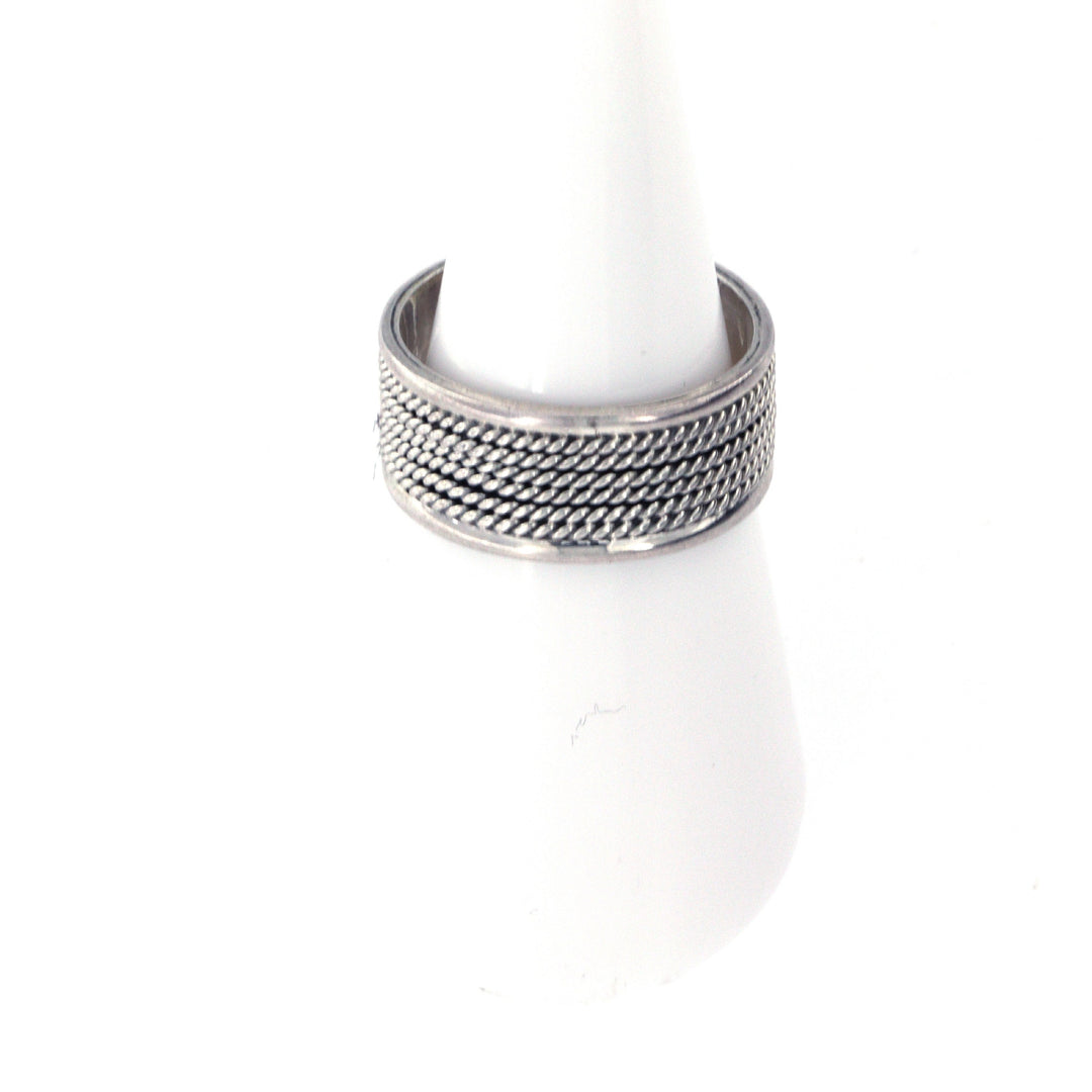 Find Fingerring, bred med snoninger ii, sterlingsølv hos Beadhouse of Copenhagen i dag, med en altid hurtig levering!