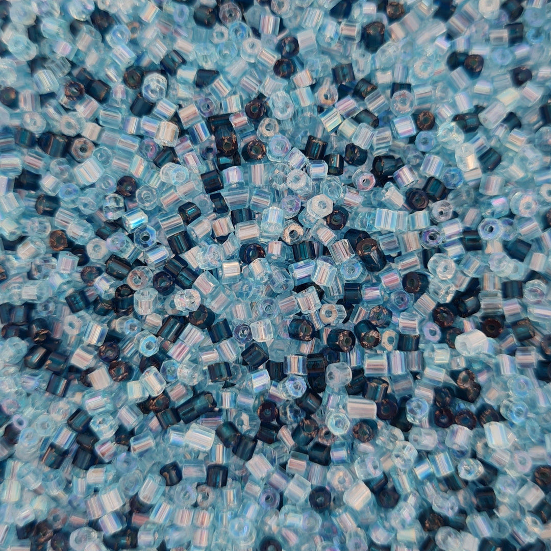 Find Blå glasperler, preciosa cut bugles, transparent blue mix, 2 mm hos Beadhouse of Copenhagen i dag, med en altid hurtig levering!