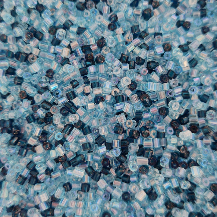 Find Blå glasperler, preciosa cut bugles, transparent blue mix, 2 mm hos Beadhouse of Copenhagen i dag, med en altid hurtig levering!