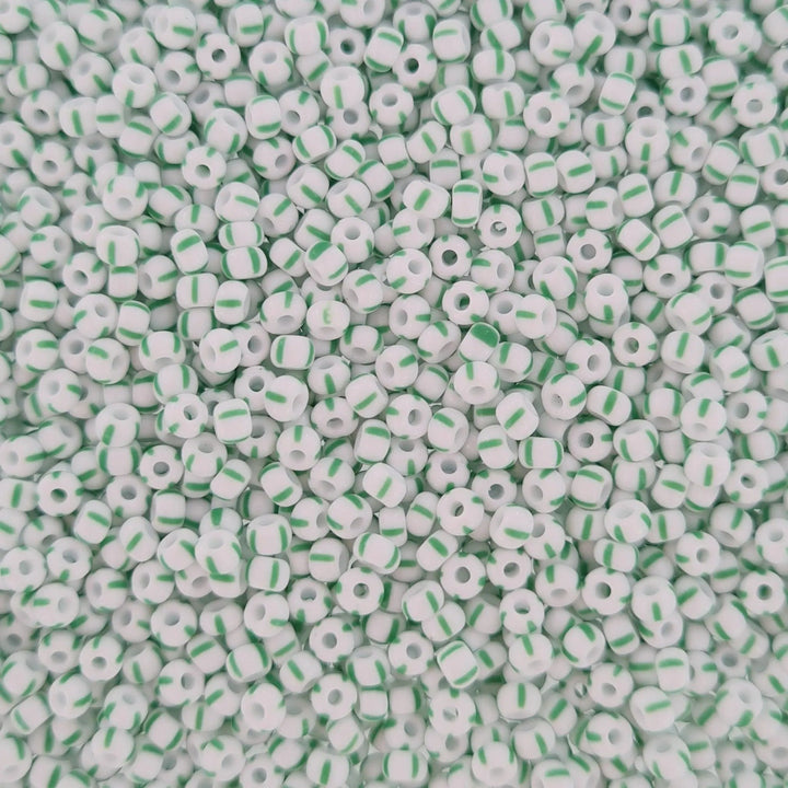 Stribede glasperler, preciosa, hvid/4 grønne striber Preciosa