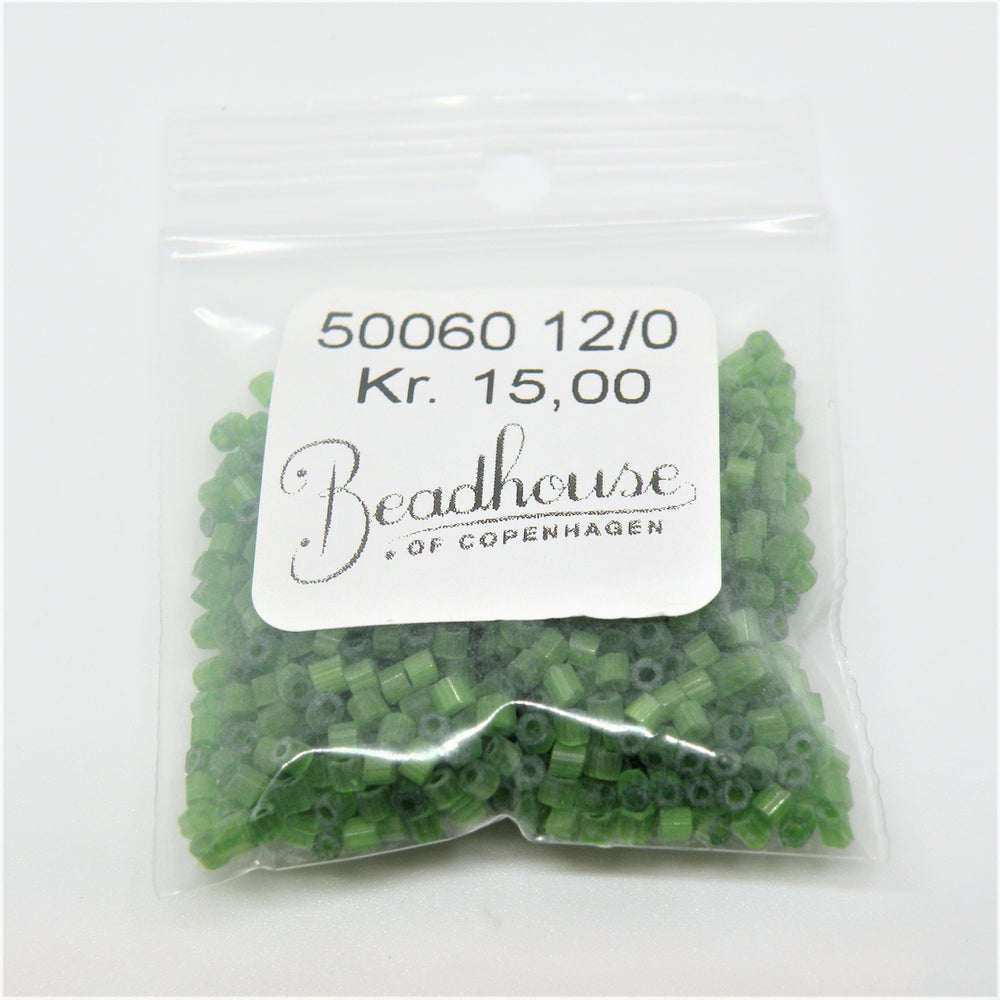 Find Grønne glasperler, preciosa two-cut, forest green, 1,6-1,8 mm hos Beadhouse of Copenhagen i dag, med en altid hurtig levering!