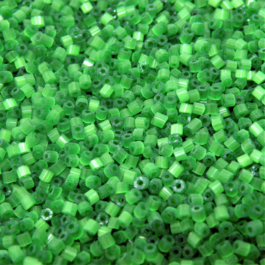 Find Grønne glasperler, preciosa two-cut, forest green, 1,6-1,8 mm hos Beadhouse of Copenhagen i dag, med en altid hurtig levering!