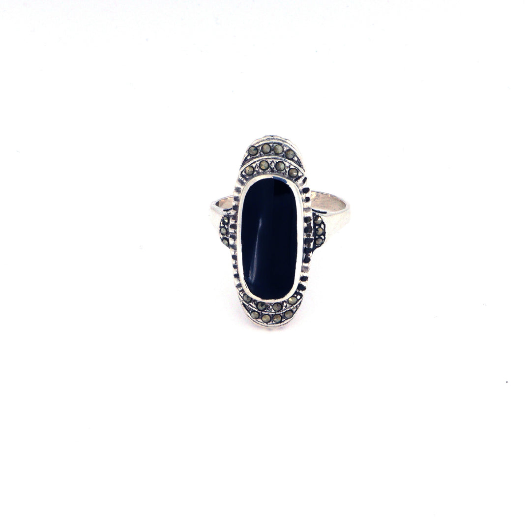 Find Fingerring, oval onyx med hæmatit krystaller, sterlingsølv hos Beadhouse of Copenhagen i dag, med en altid hurtig levering!