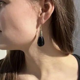 Øreringe, ørekrog sort dråbe, forsølvet messing Beadhouse of Copenhagen