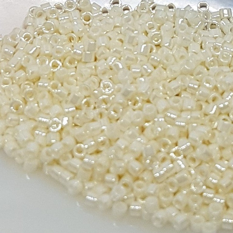 Find Brune glasperler, miyuki delica beads, ceylon cream hos Beadhouse of Copenhagen i dag, med en altid hurtig levering!