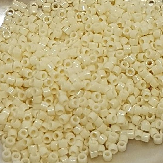 Find Brune glasperler, miyuki delica beads, opaque dark cream hos Beadhouse of Copenhagen i dag, med en altid hurtig levering!