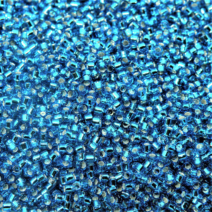 Find Blå glasperler, miyuki delica beads, silverlined capri blue hos Beadhouse of Copenhagen i dag, med en altid hurtig levering!