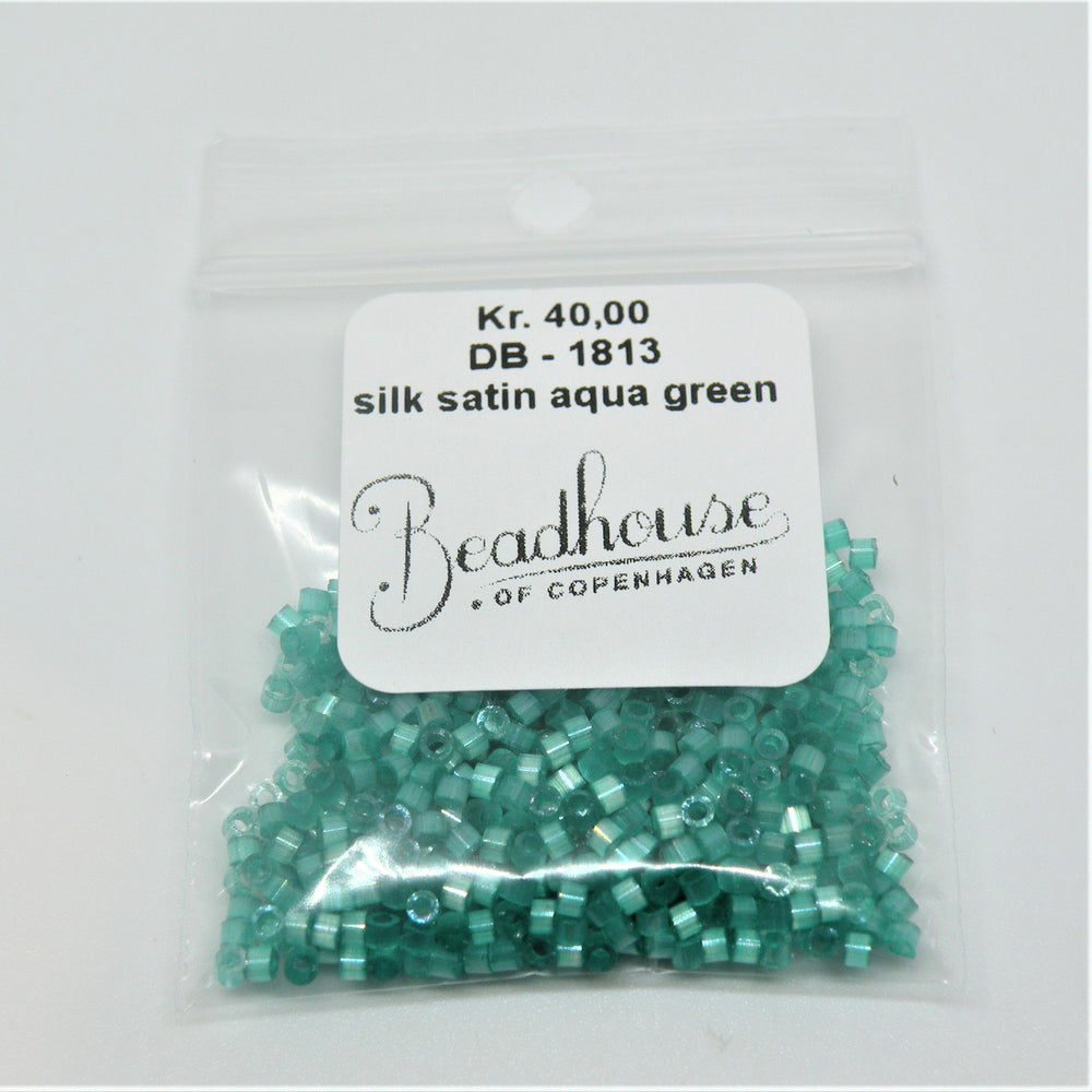 Find Blå glasperler, miyuki delica beads, silk satin dyed aquamarine hos Beadhouse of Copenhagen i dag, med en altid hurtig levering!