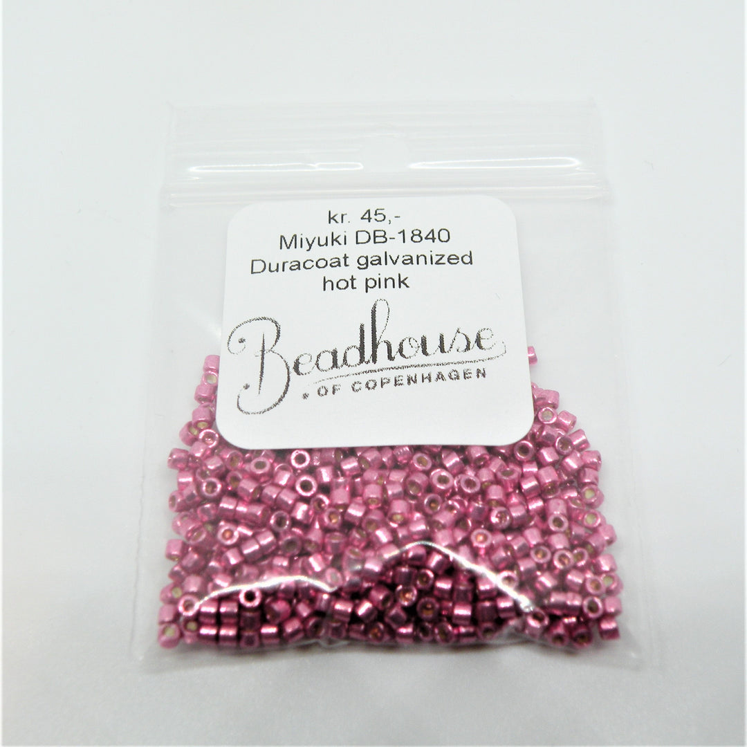 Find Lyserøde glasperler, miyuki delica beads, duracoat galvanized hot pink hos Beadhouse of Copenhagen i dag, med en altid hurtig levering!