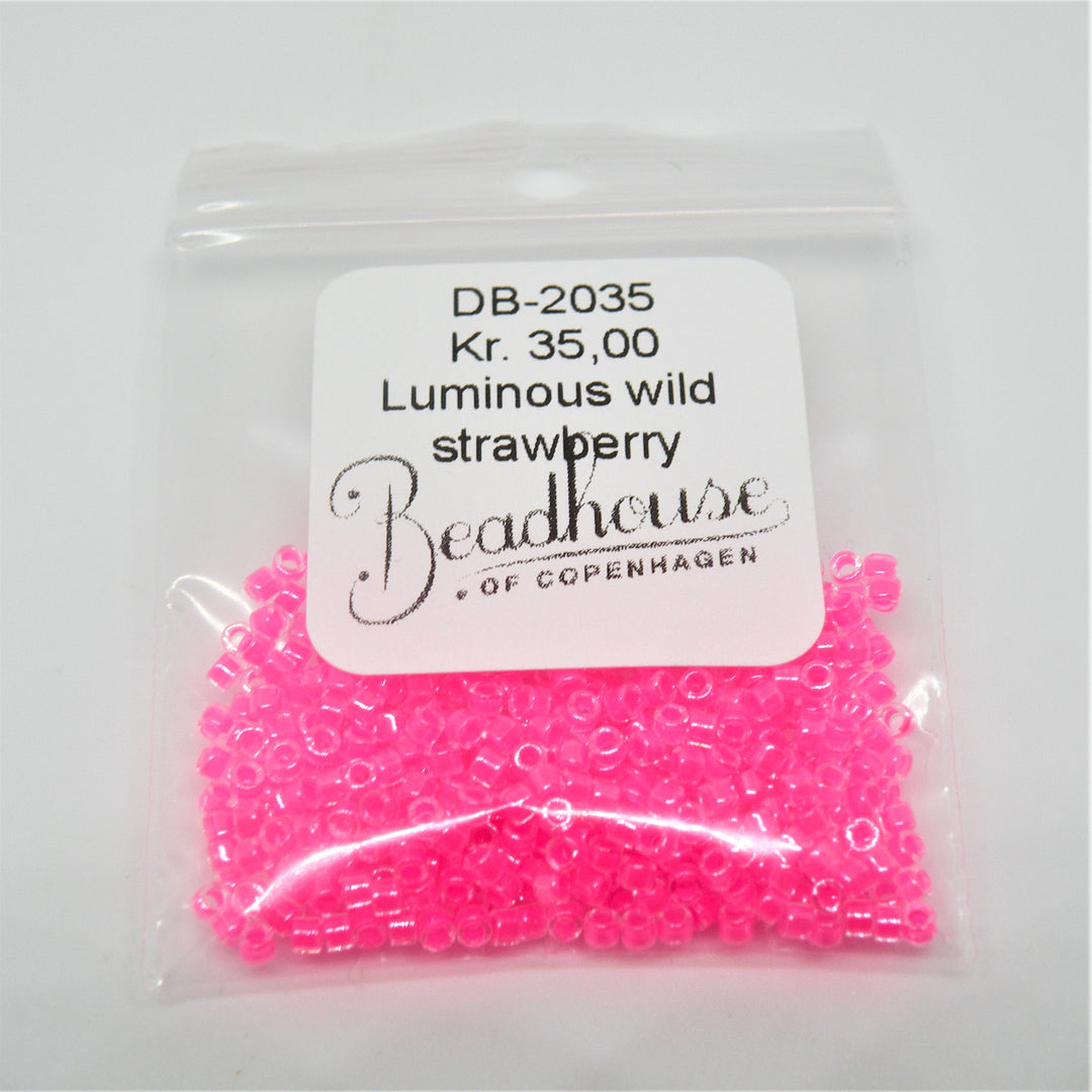 Find Pink glasperler, miyuki delica beads, luminous wild strawberry hos Beadhouse of Copenhagen i dag, med en altid hurtig levering!
