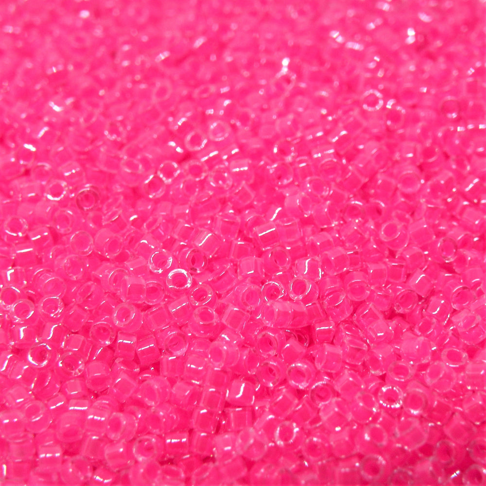 Find Pink glasperler, miyuki delica beads, luminous wild strawberry hos Beadhouse of Copenhagen i dag, med en altid hurtig levering!