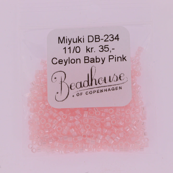 Find Lyserøde glasperler, miyuki delica beads, ceylon baby pink hos Beadhouse of Copenhagen i dag, med en altid hurtig levering!