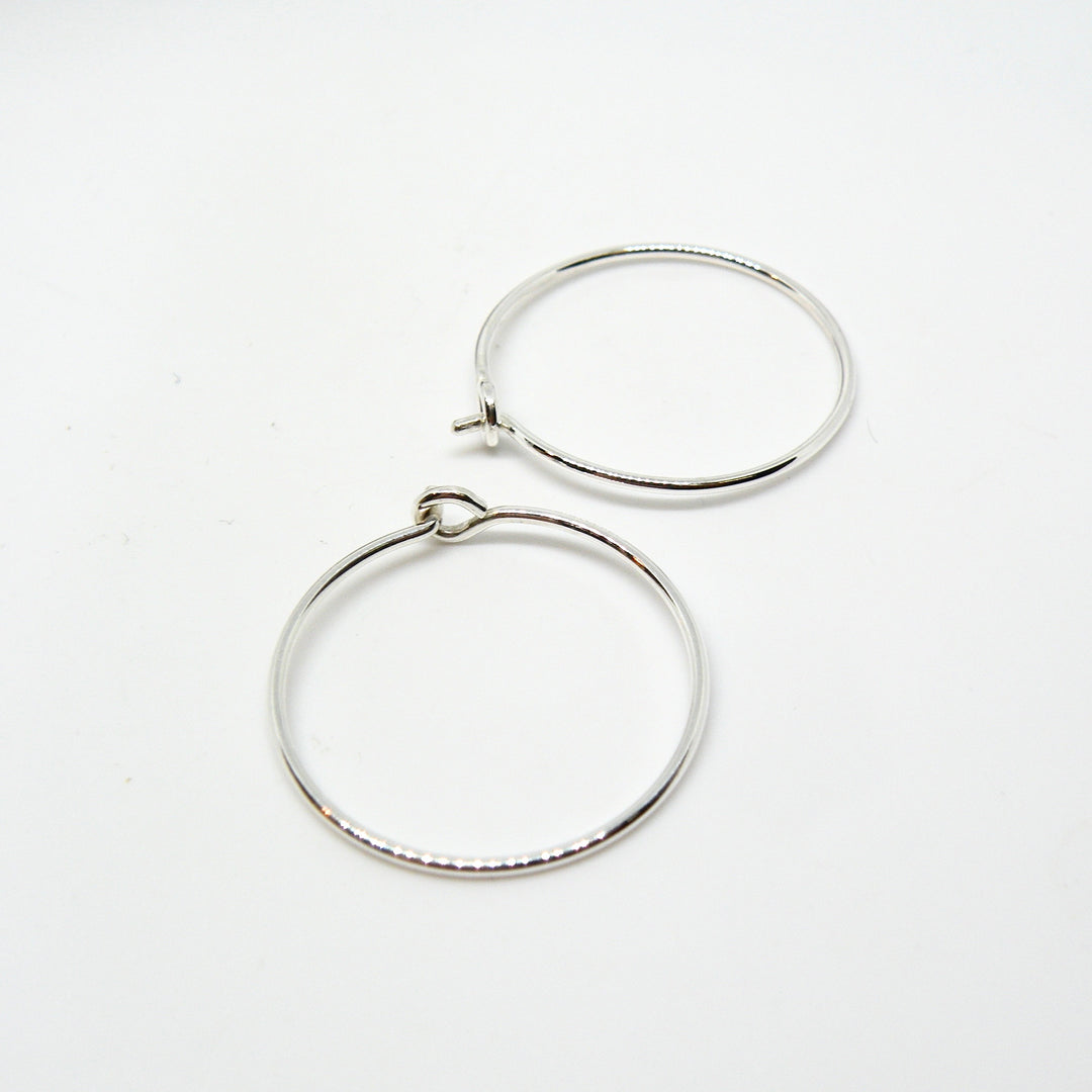 Find Monterings creoler i sterlingsølv, 22 mm 0,9 mm hos Beadhouse of Copenhagen i dag, med en altid hurtig levering!