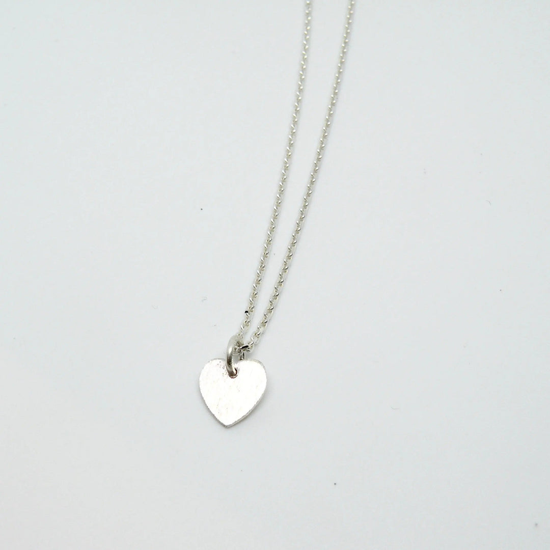 Vedhæng, børstet hjerte, sterlingsølv, forgyldt, oxyderet Beadhouse of Copenhagen