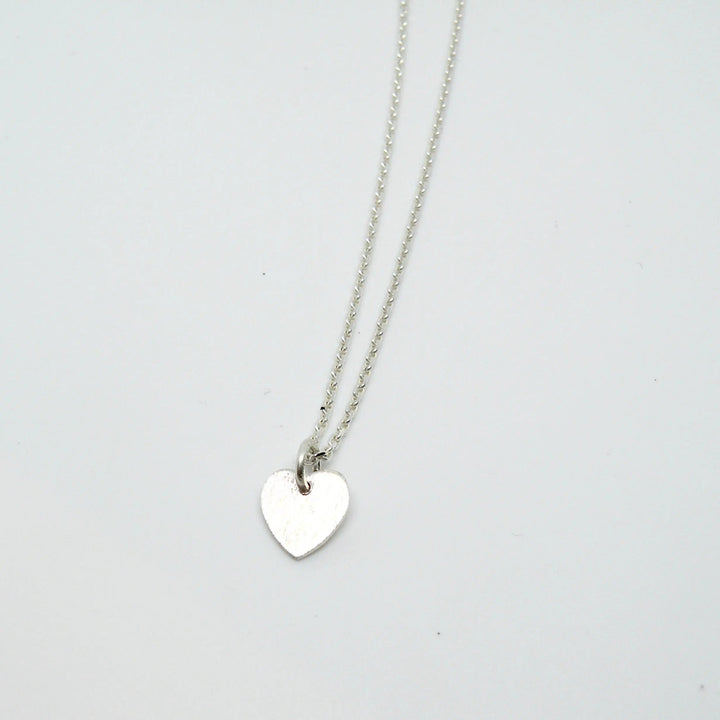 Vedhæng, børstet hjerte, sterlingsølv, forgyldt, oxyderet Beadhouse of Copenhagen