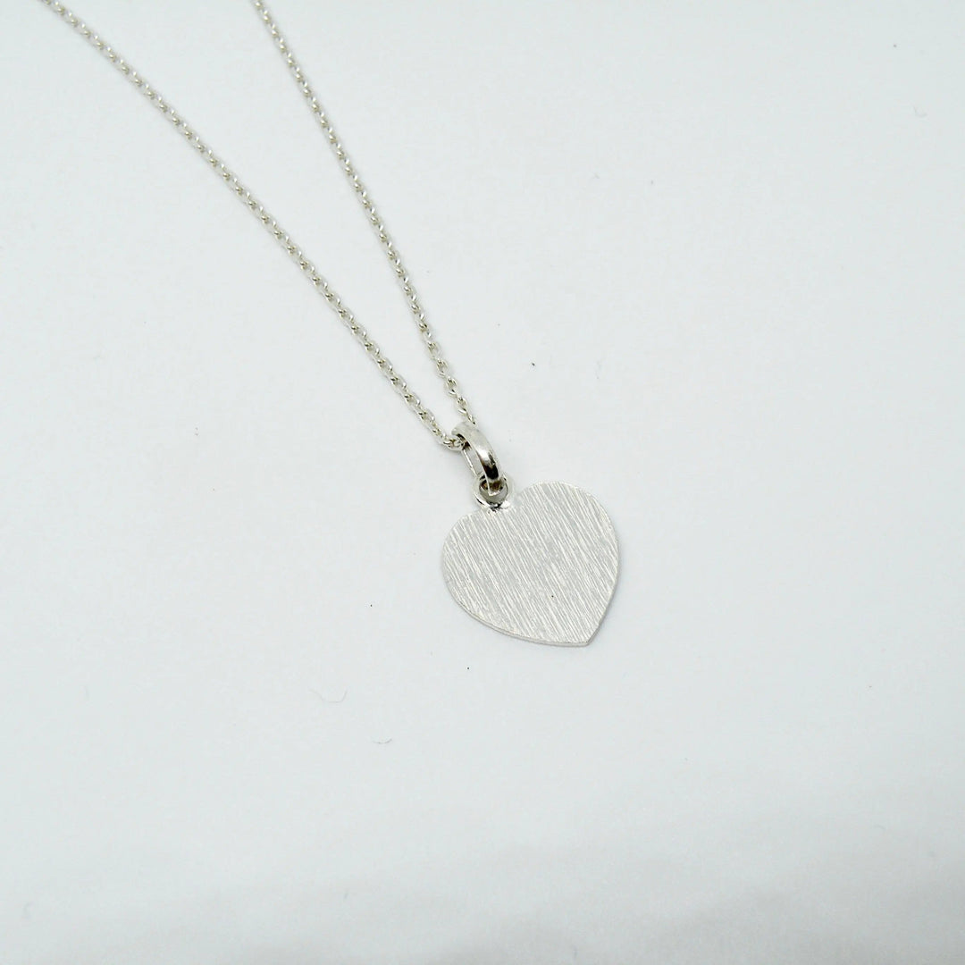 Vedhæng, børstet hjerte, sterlingsølv, forgyldt, oxyderet Beadhouse of Copenhagen