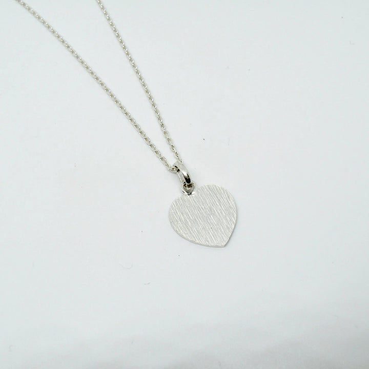 Vedhæng, børstet hjerte, sterlingsølv, forgyldt, oxyderet Beadhouse of Copenhagen