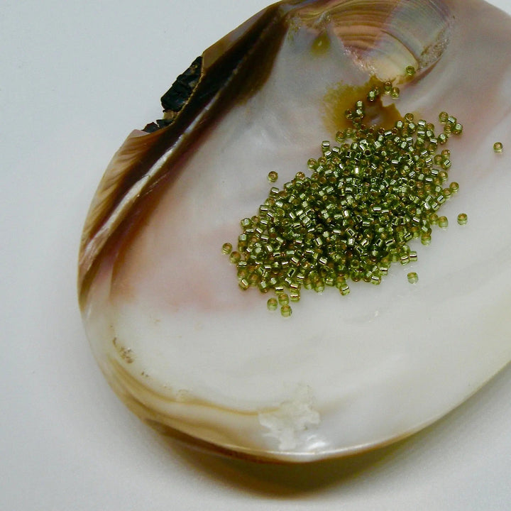 Grønne glasperler, miyuki delica beads, duracoat silverlined dyed willow Krea