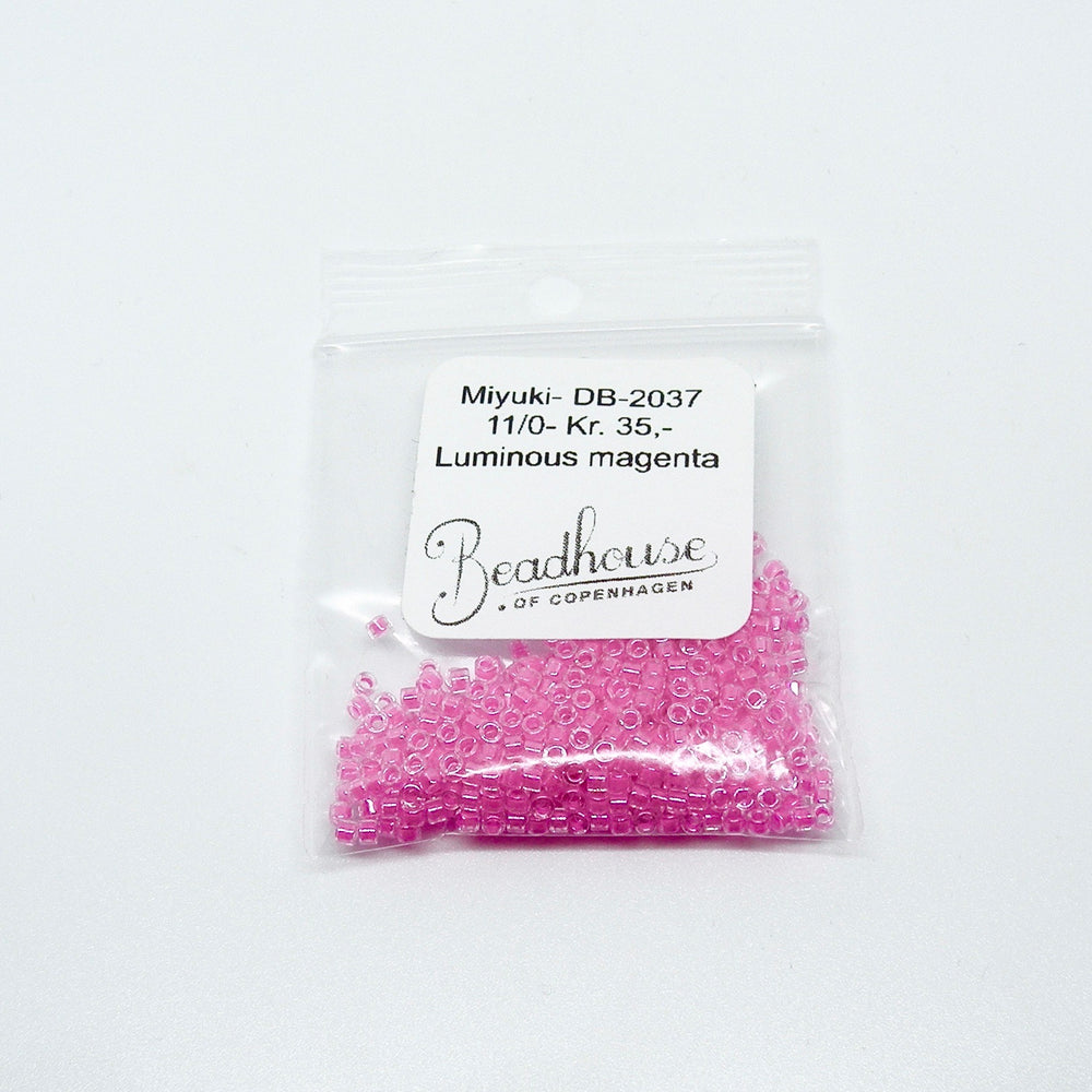 Find Lyserøde glasperler, miyuki delica beads, luminous magenta hos Beadhouse of Copenhagen i dag, med en altid hurtig levering!