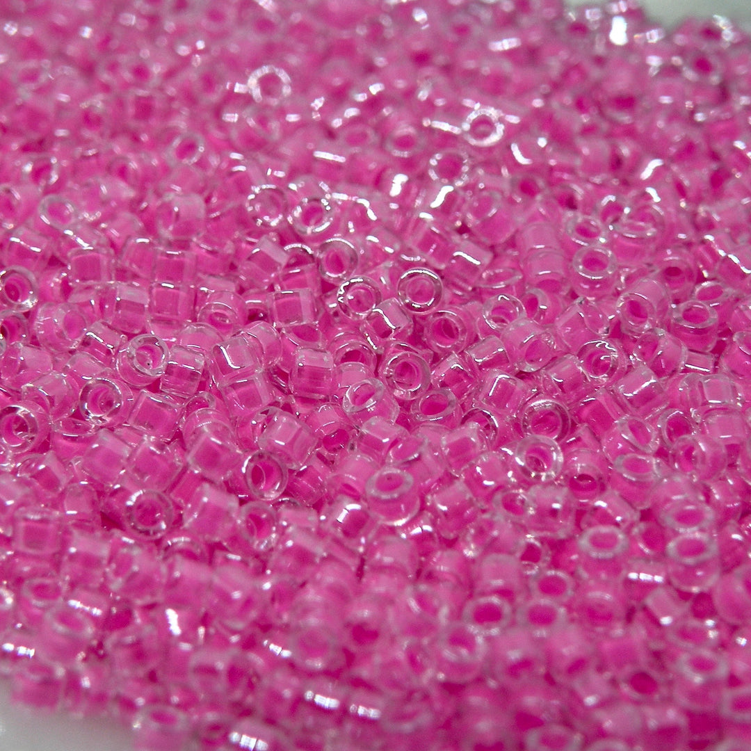 Find Lyserøde glasperler, miyuki delica beads, luminous magenta hos Beadhouse of Copenhagen i dag, med en altid hurtig levering!