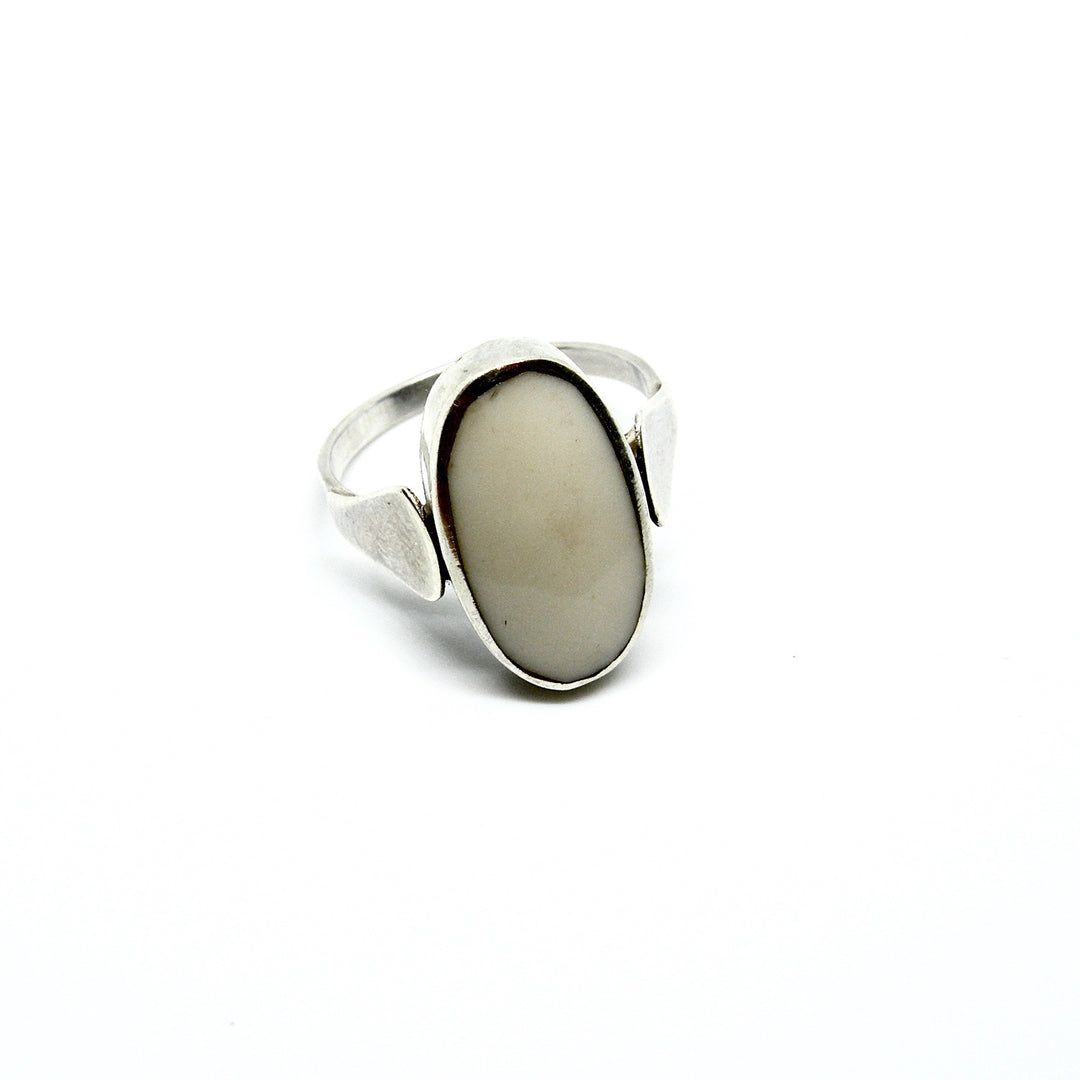 Find Fingerring, smal oval af ben, sterlingsølv hos Beadhouse of Copenhagen i dag, med en altid hurtig levering!