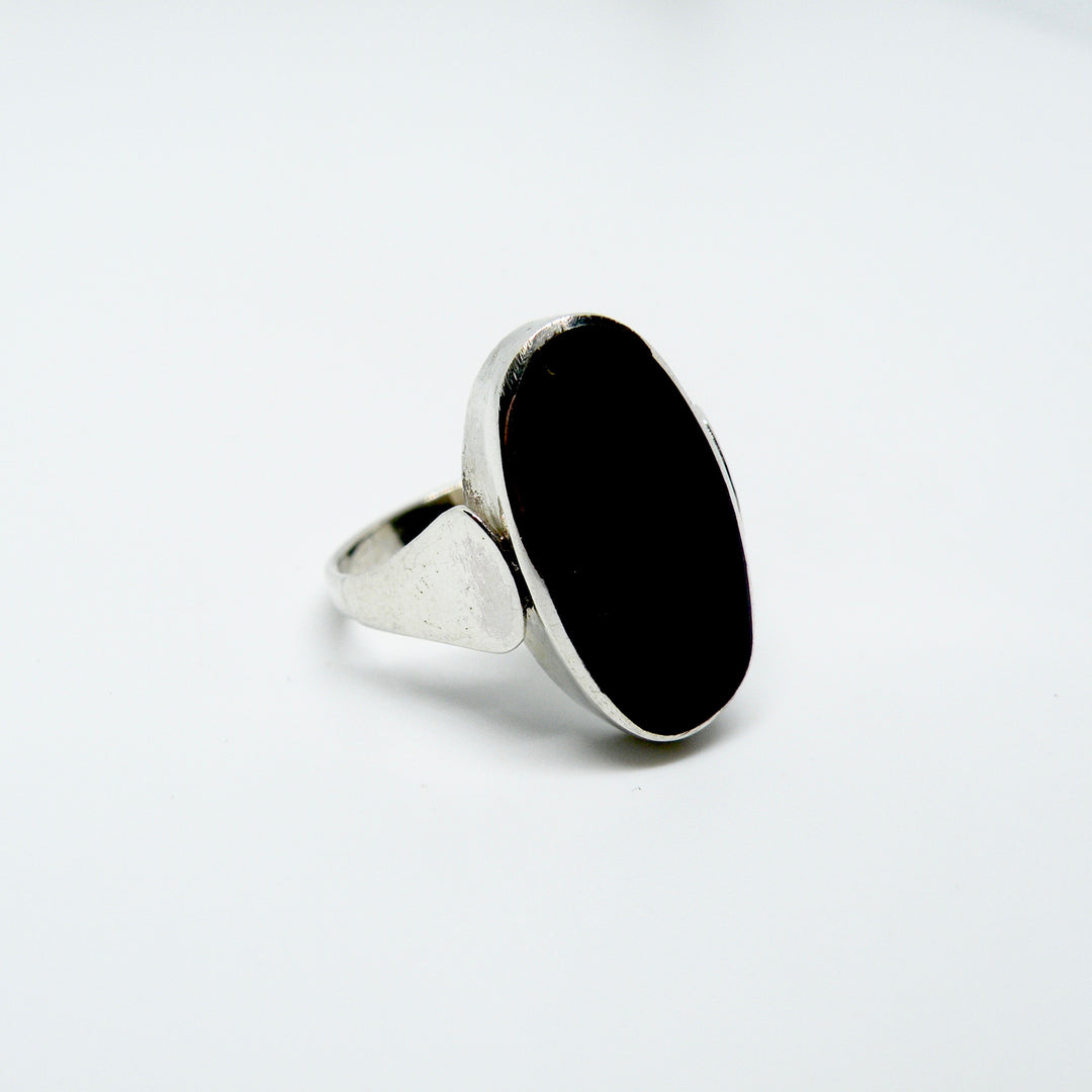 Find Fingerring, smal oval onyx, sterlingsølv hos Beadhouse of Copenhagen i dag, med en altid hurtig levering!
