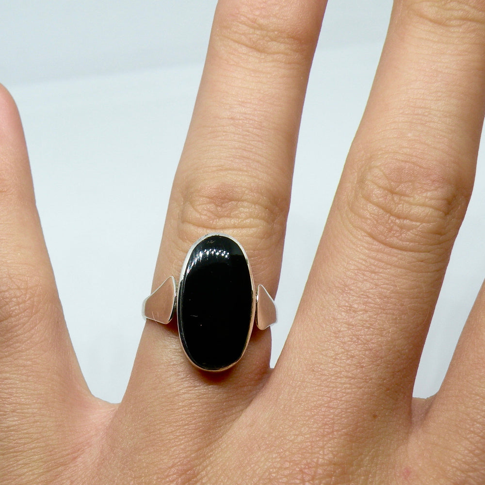 Find Fingerring, smal oval onyx, sterlingsølv hos Beadhouse of Copenhagen i dag, med en altid hurtig levering!