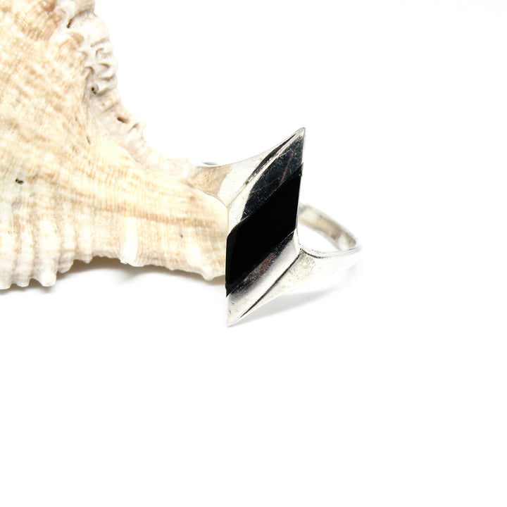 Find Fingerring, harlekin med onyx, sterlingsølv hos Beadhouse of Copenhagen i dag, med en altid hurtig levering!