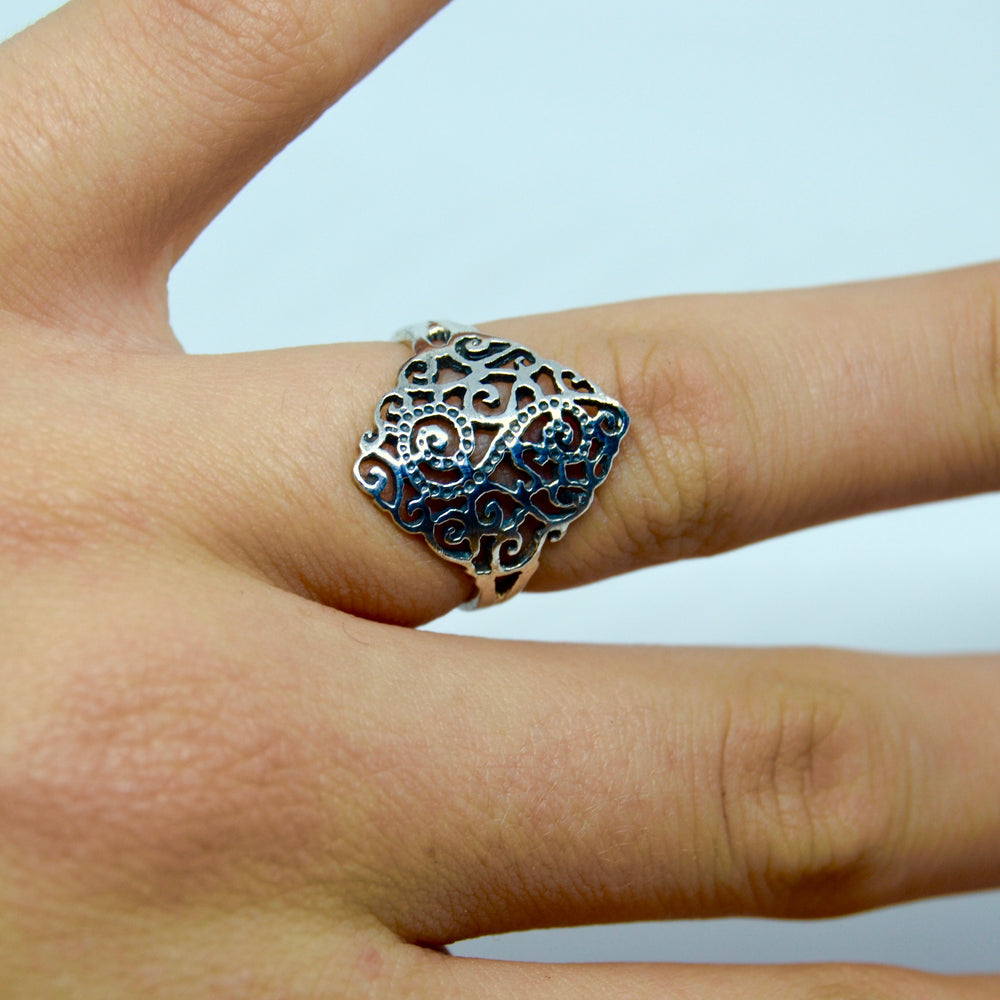 Find Fingerring, filigran kvadrat, sterlingsølv hos Beadhouse of Copenhagen i dag, med en altid hurtig levering!