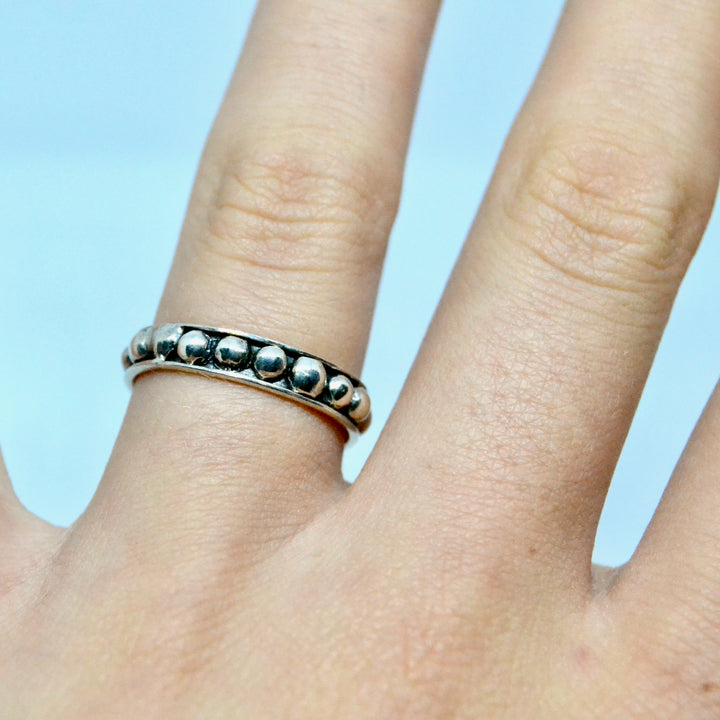 Find Fingerring, bånd af kugler, sterlingsølv hos Beadhouse of Copenhagen i dag, med en altid hurtig levering!