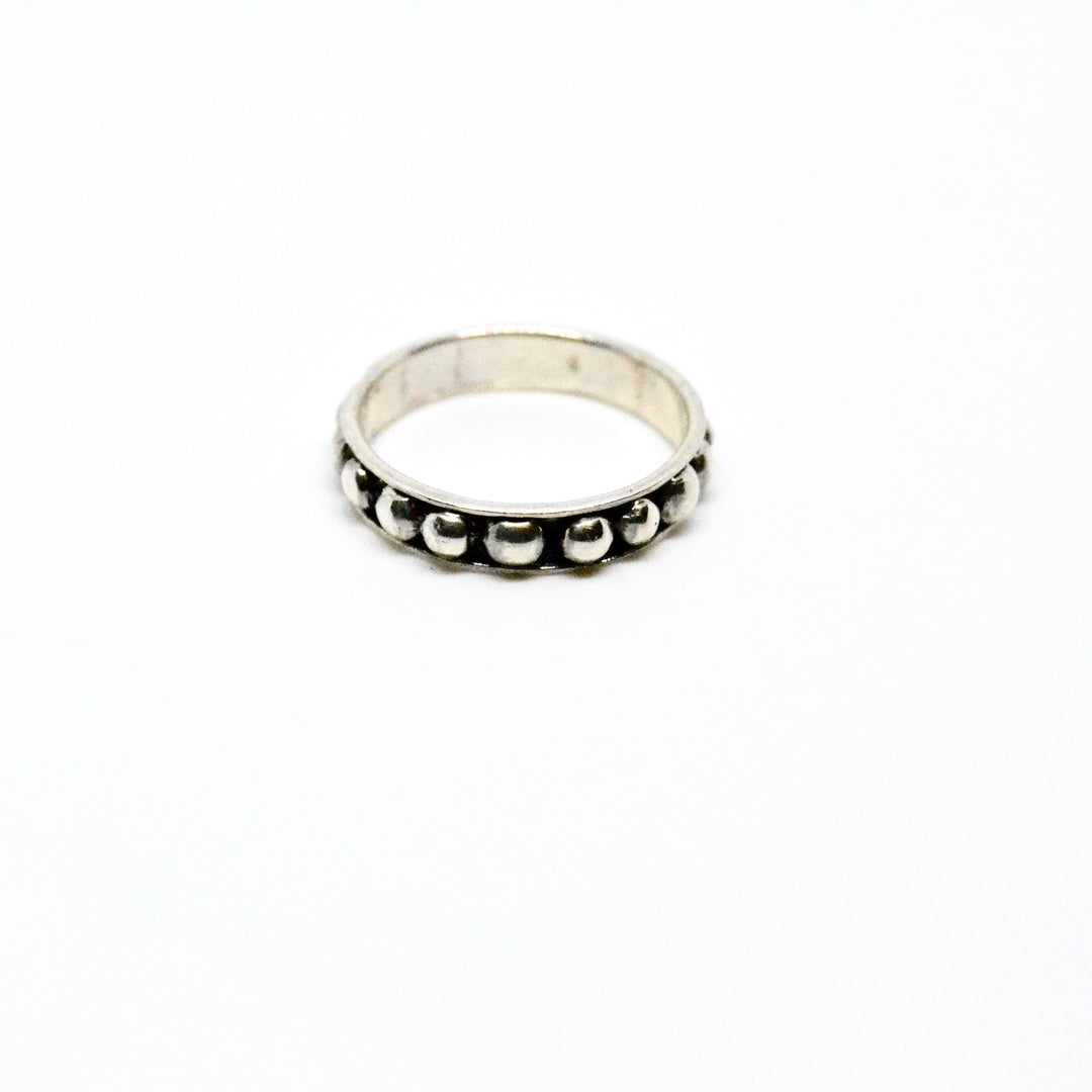 Find Fingerring, bånd af kugler, sterlingsølv hos Beadhouse of Copenhagen i dag, med en altid hurtig levering!