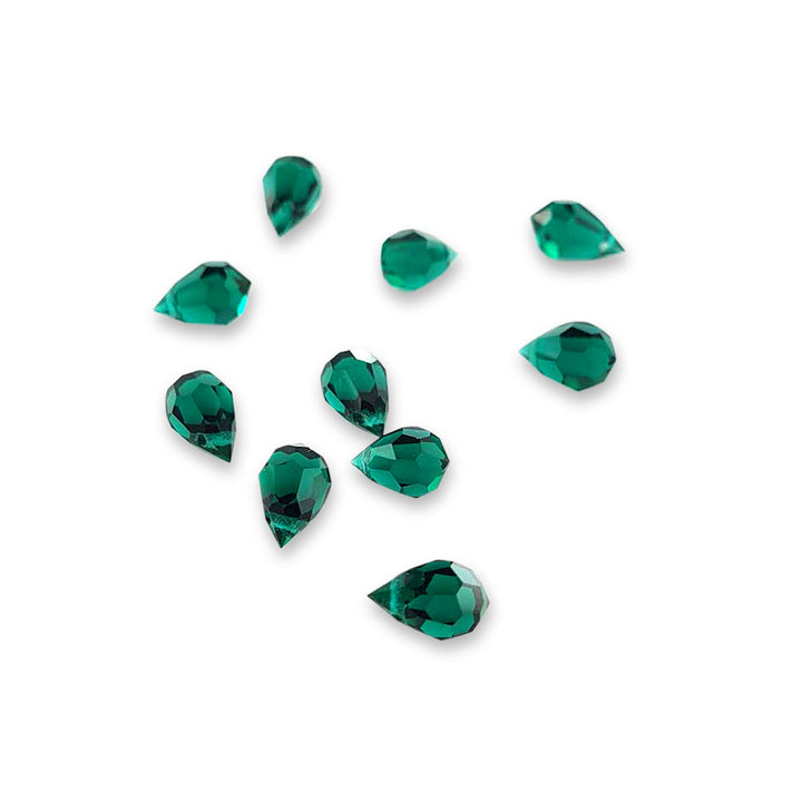 Find Grønne glasperler, preciosa crystal drops, emerald, 6 x 10 mm hos Beadhouse of Copenhagen i dag, med en altid hurtig levering!