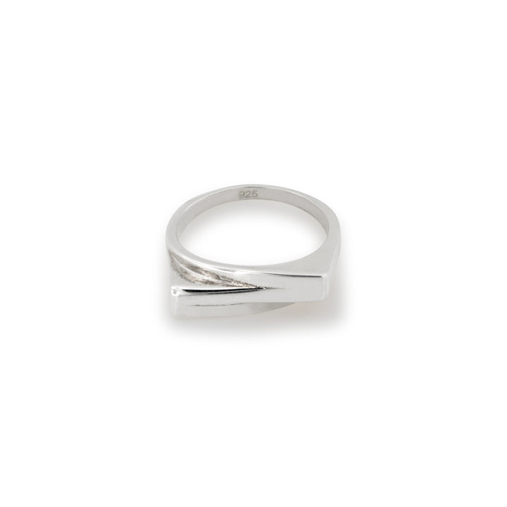 Find Fingerring, skæv signetring, sterlingsølv hos Beadhouse of Copenhagen i dag, med en altid hurtig levering!